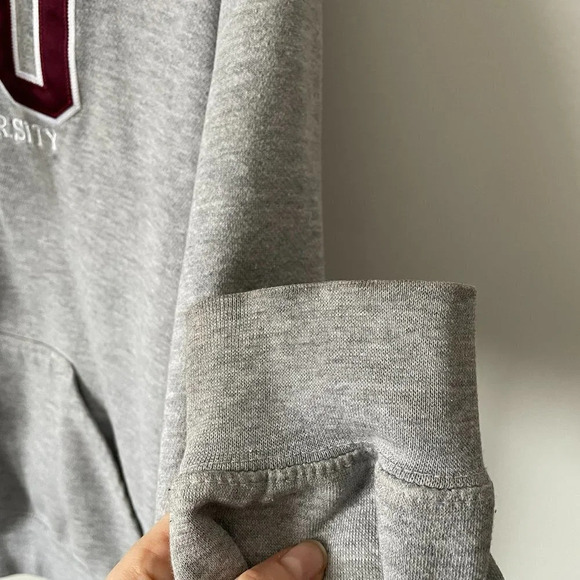 MRU Mount Royal University Pullover Hoodie Sweater Grey  Burgundy Size Small - Picture 5 of 7